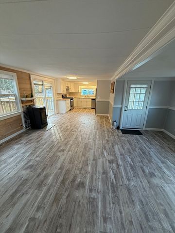 10 Willow Circle, Brimfield, MA 01010