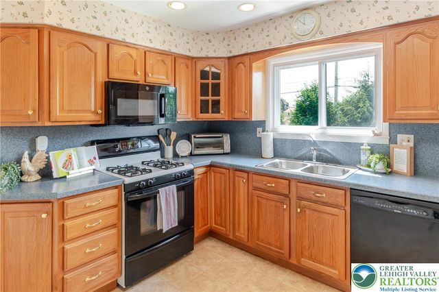 2130 Wisteria Road, Lower Macungie Twp, PA 18062