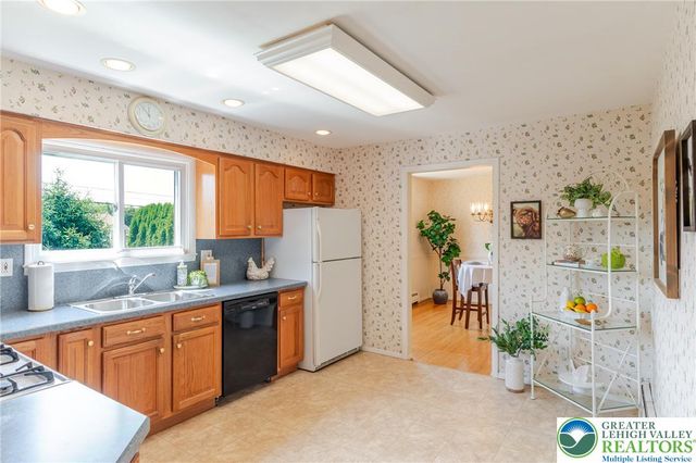 2130 Wisteria Road, Lower Macungie Twp, PA 18062