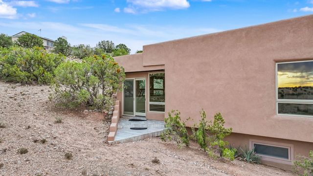 2 Cueva Canyon Road, Placitas, NM 87043