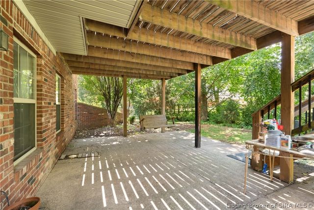 8517 Plum Tree Court, Sellersburg, IN 47172