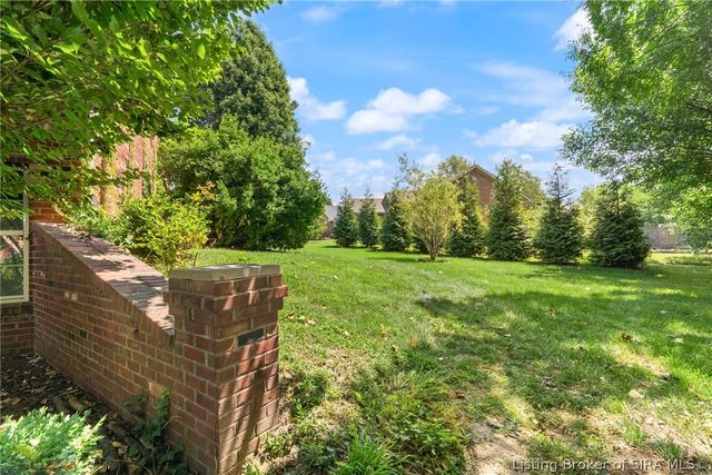 8517 Plum Tree Court, Sellersburg, IN 47172