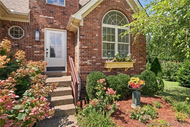 8517 Plum Tree Court, Sellersburg, IN 47172