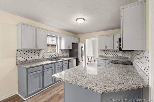 8517 Plum Tree Court, Sellersburg, IN 47172