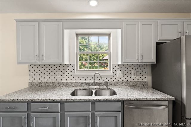 8517 Plum Tree Court, Sellersburg, IN 47172