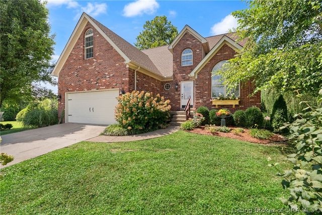 8517 Plum Tree Court, Sellersburg, IN 47172