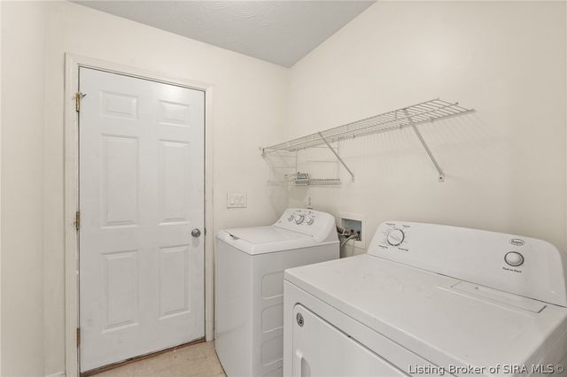 8517 Plum Tree Court, Sellersburg, IN 47172