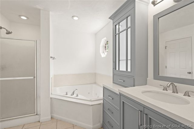 8517 Plum Tree Court, Sellersburg, IN 47172