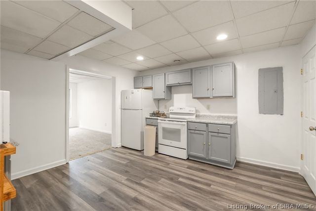 8517 Plum Tree Court, Sellersburg, IN 47172