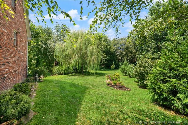 8517 Plum Tree Court, Sellersburg, IN 47172