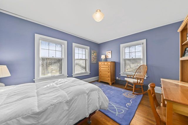 2400 E Newton AVENUE, Shorewood, WI 53211