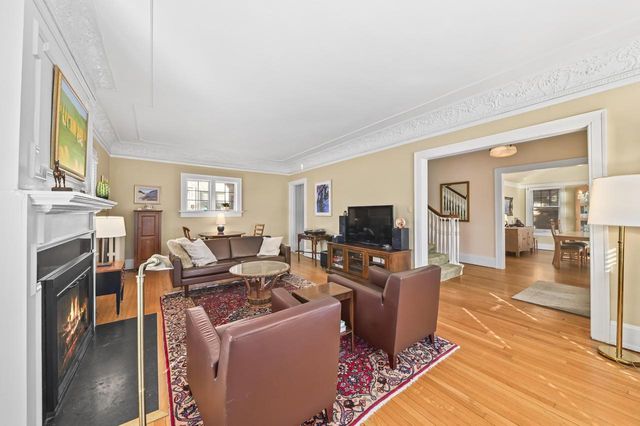 2400 E Newton AVENUE, Shorewood, WI 53211