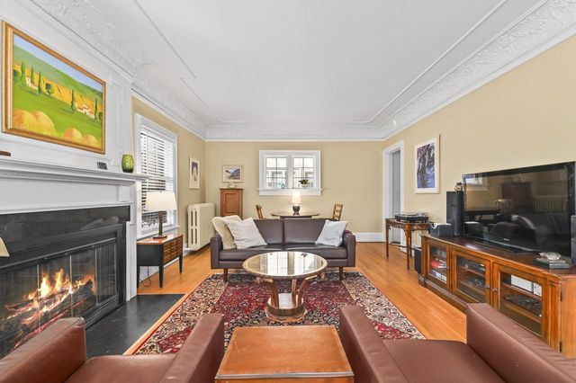 2400 E Newton AVENUE, Shorewood, WI 53211