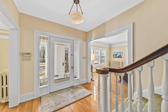 2400 E Newton AVENUE, Shorewood, WI 53211