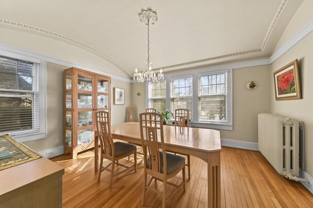 2400 E Newton AVENUE, Shorewood, WI 53211