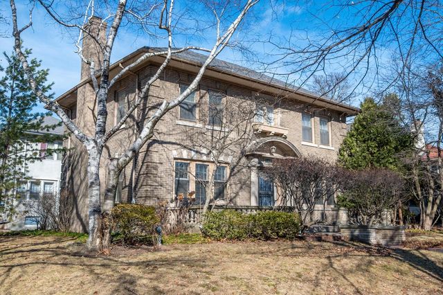 2400 E Newton AVENUE, Shorewood, WI 53211