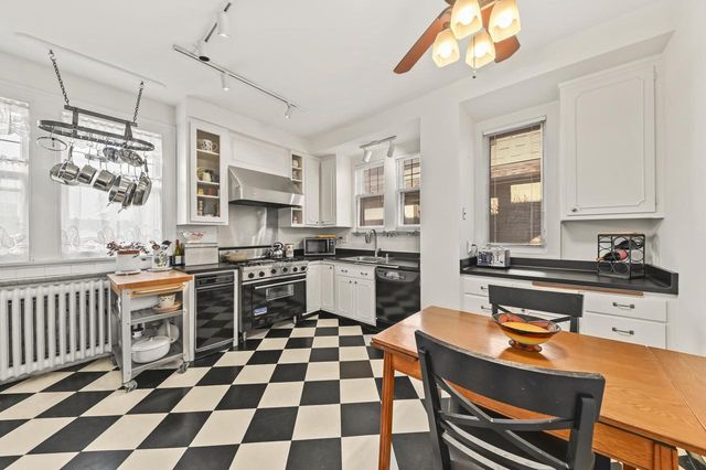 2400 E Newton AVENUE, Shorewood, WI 53211