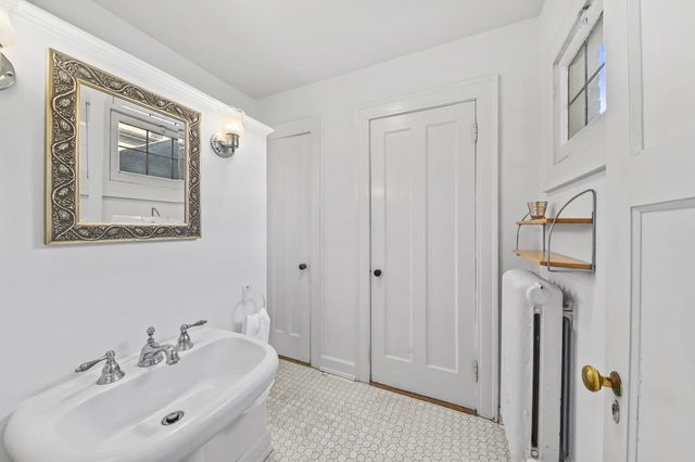 2400 E Newton AVENUE, Shorewood, WI 53211