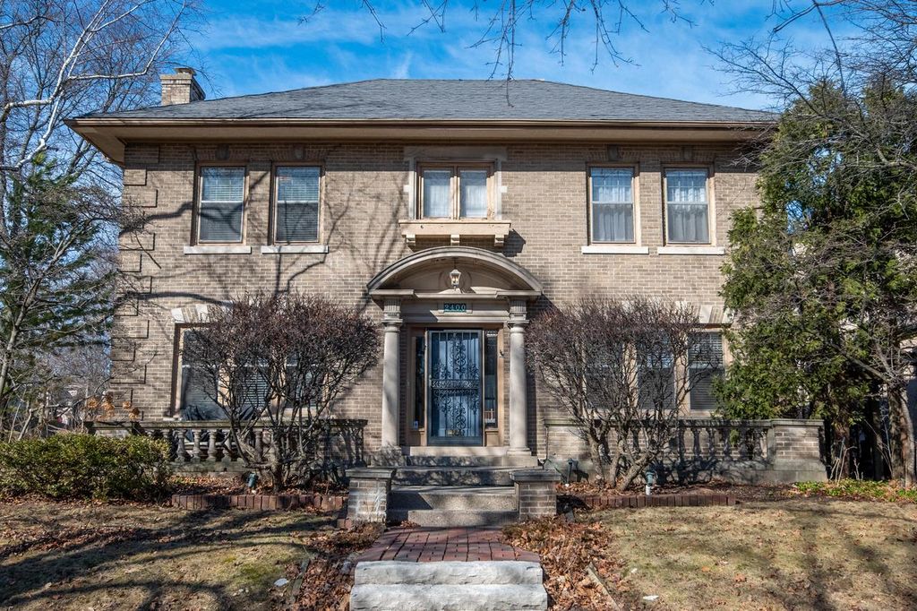 2400 E Newton AVENUE, Shorewood, WI 53211
