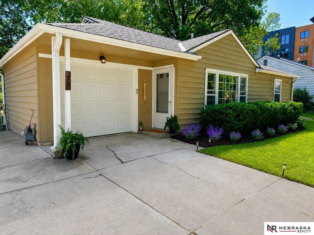 368 S 47th Street, Lincoln, NE 68510