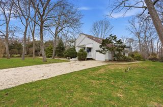 1 Canal Way, Hampton Bays, NY 11946