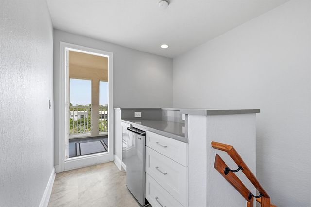 542 NE 7th Avenue Unit 2, Fort Lauderdale, FL 33301