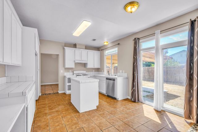 2814 Etcheverry Dr, Stockton, CA 95212