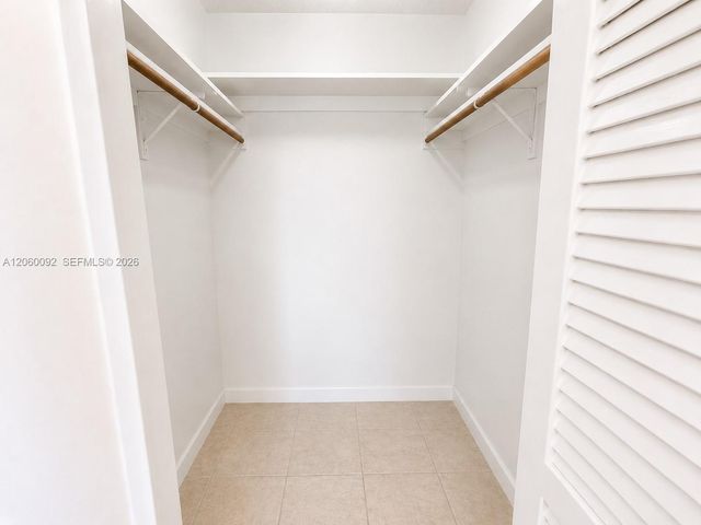 220 Kings Point Drive 211, Sunny Isles Beach, FL 33160