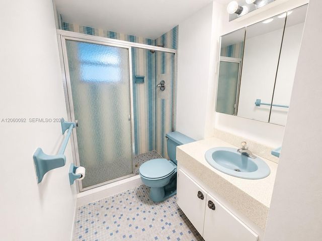 220 Kings Point Drive 211, Sunny Isles Beach, FL 33160