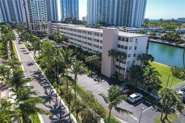 220 Kings Point Drive 211, Sunny Isles Beach, FL 33160