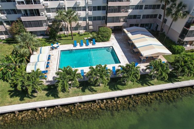 220 Kings Point Drive 211, Sunny Isles Beach, FL 33160