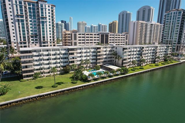 220 Kings Point Drive 211, Sunny Isles Beach, FL 33160