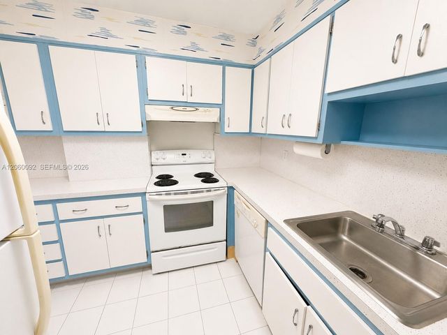 220 Kings Point Drive 211, Sunny Isles Beach, FL 33160