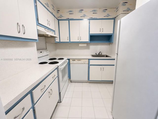 220 Kings Point Drive 211, Sunny Isles Beach, FL 33160