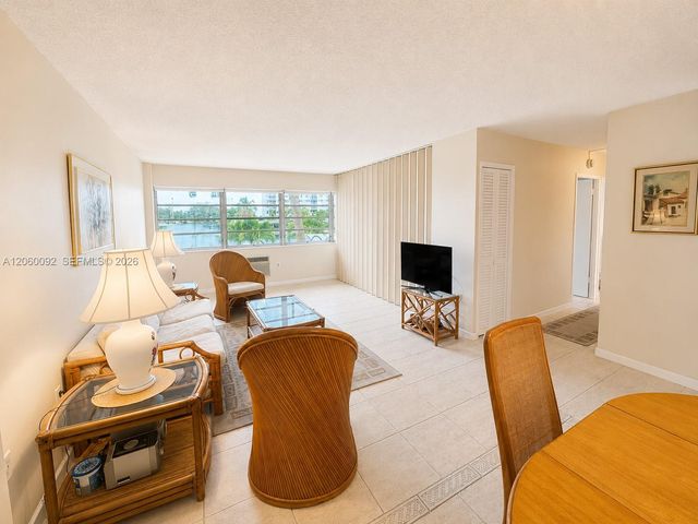 220 Kings Point Drive 211, Sunny Isles Beach, FL 33160