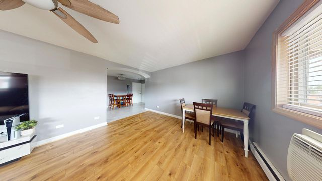 670 Marilyn Avenue 203, Glendale Heights, IL 60139