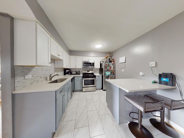 670 Marilyn Avenue 203, Glendale Heights, IL 60139