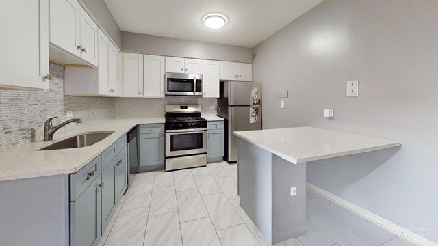 670 Marilyn Avenue 203, Glendale Heights, IL 60139