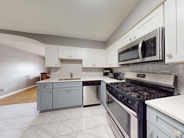 670 Marilyn Avenue 203, Glendale Heights, IL 60139