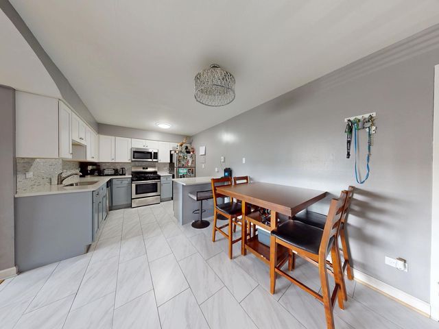 670 Marilyn Avenue 203, Glendale Heights, IL 60139