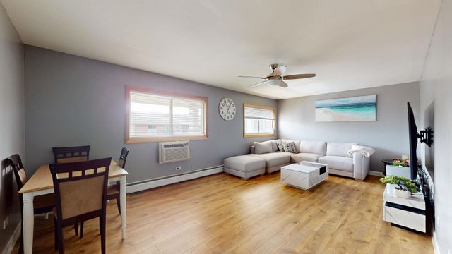 670 Marilyn Avenue 203, Glendale Heights, IL 60139