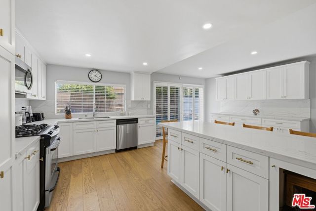 6206 Hesperia Avenue, Los Angeles, CA 91316