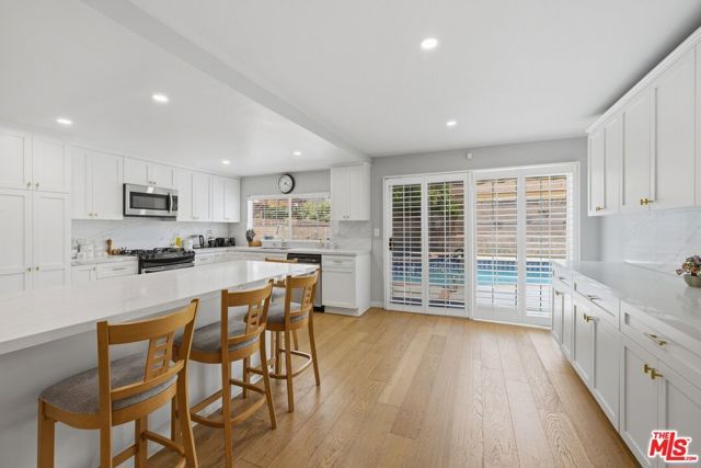 6206 Hesperia Avenue, Los Angeles, CA 91316