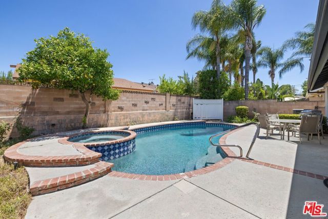 6206 Hesperia Avenue, Los Angeles, CA 91316
