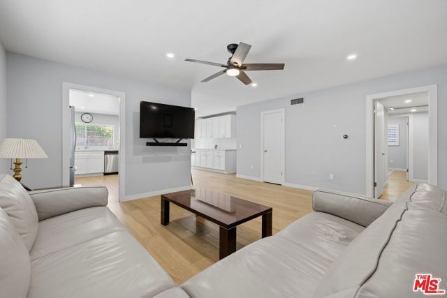 6206 Hesperia Avenue, Los Angeles, CA 91316