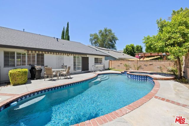 6206 Hesperia Avenue, Los Angeles, CA 91316