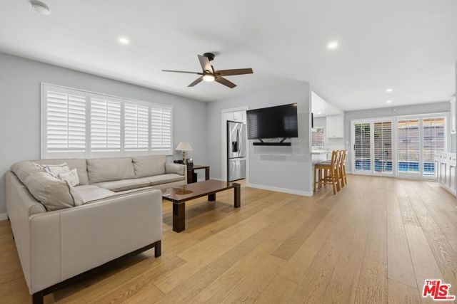 6206 Hesperia Avenue, Los Angeles, CA 91316