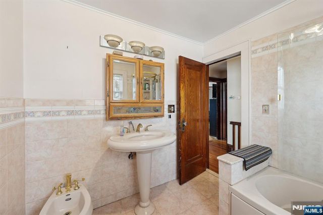 48 Marinus Street, Rochelle Park, NJ 07662
