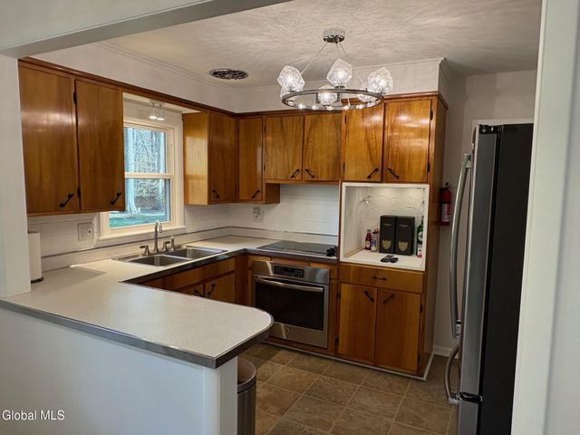 15 Maywood Drive, Glenville, NY 12302