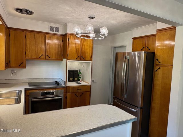 15 Maywood Drive, Glenville, NY 12302